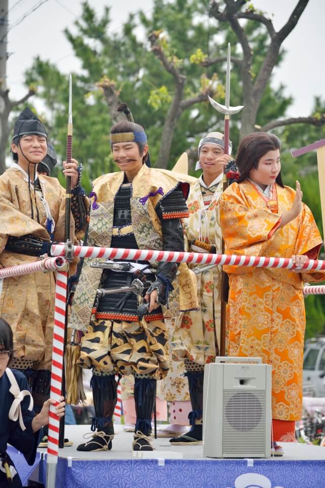 清洲城祭りの写真、信長行列と火縄銃演武