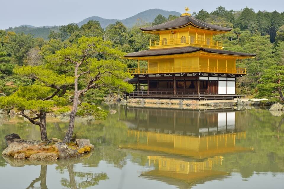金閣寺舎利殿の金色写真　京都北山の人気観光名所・世界遺産