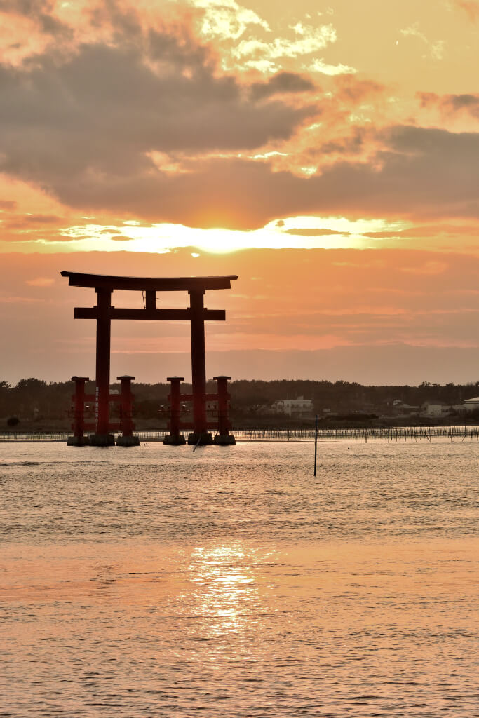 浜名湖弁天島赤鳥居の夕陽写真