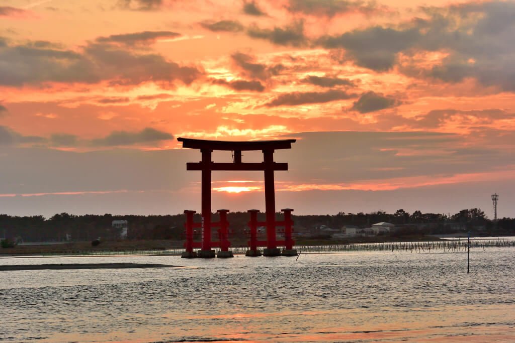 浜名湖弁天島赤鳥居の夕陽写真