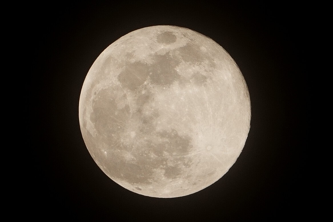 超望遠レンズ満月撮影
