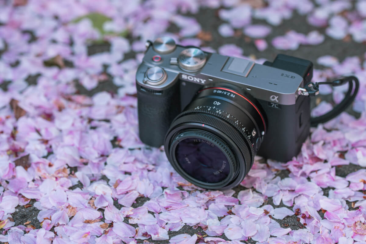 SEL40F25Gとα7CII小型軽量レンズカメラ
