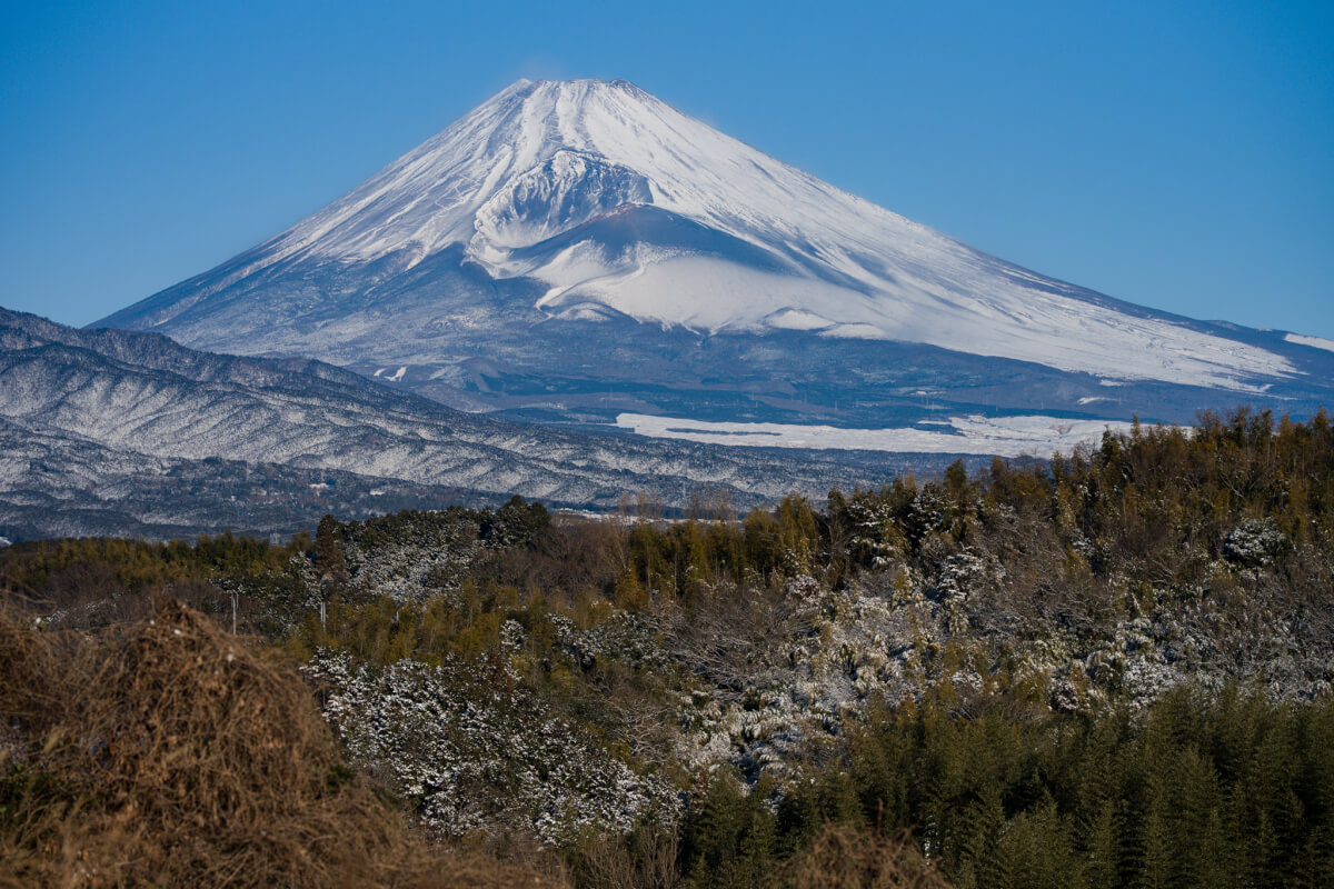 三島塚原IC近くの橋からの富士山雪景色
