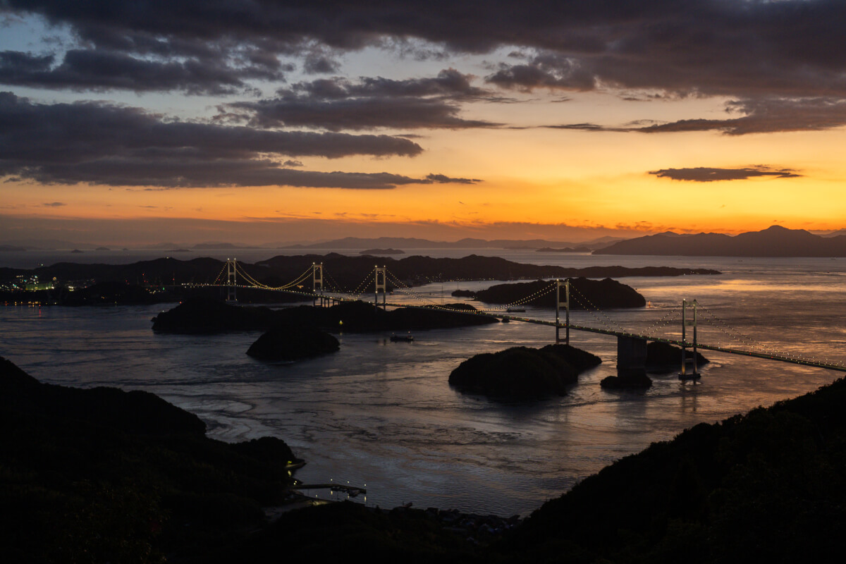 亀老山展望公園は夕日写真撮影スポット来島海峡大橋瀬戸内海