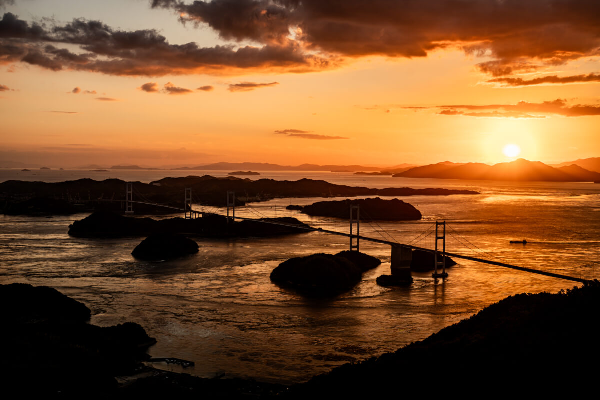 亀老山展望公園は夕日写真撮影スポット来島海峡大橋瀬戸内海