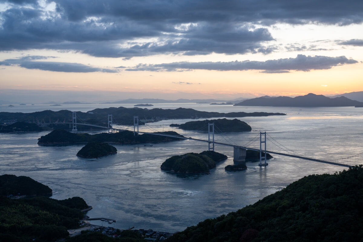 亀老山展望公園は夕日写真撮影スポット来島海峡大橋瀬戸内海