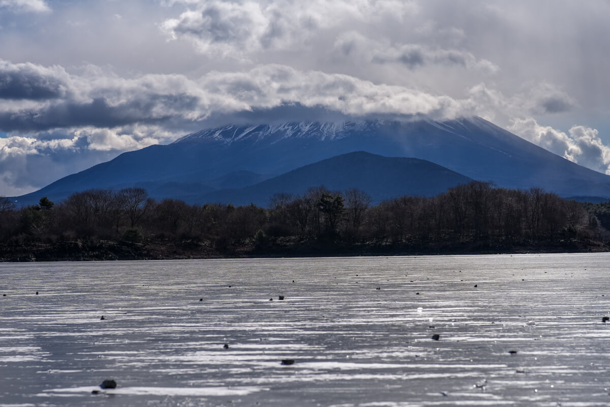 凍結した精進湖富士山写真