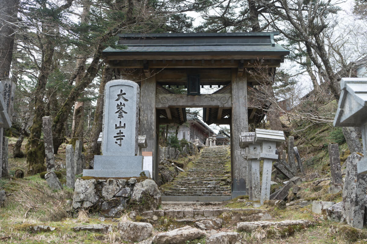 大峯奥駈道二蔵小屋行者還小屋写真