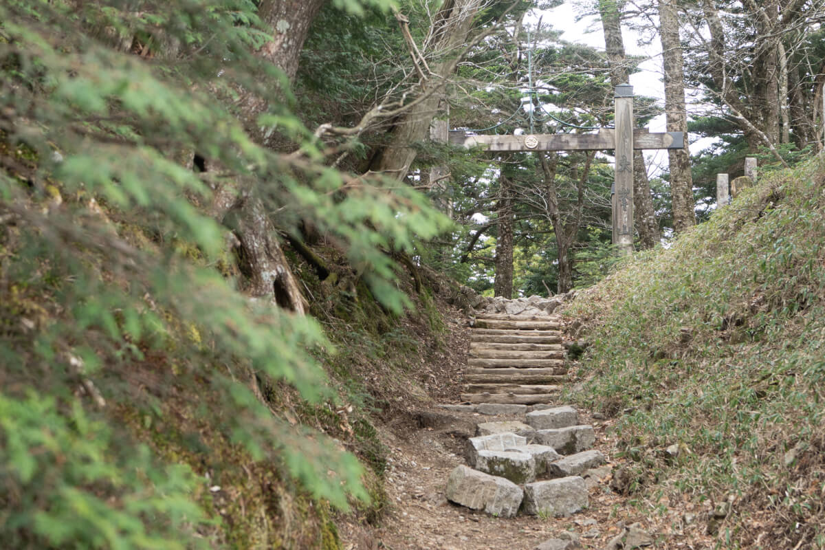 大峯奥駈道二蔵小屋行者還小屋写真