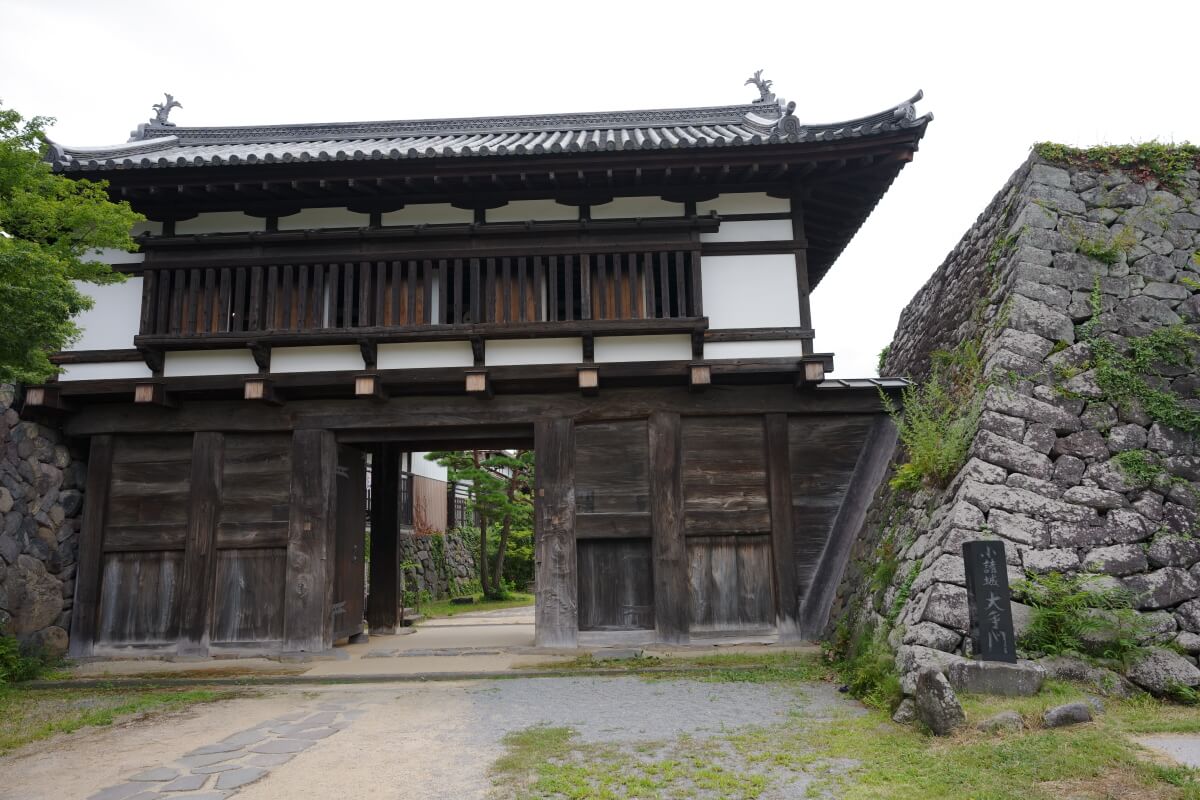 小諸城大手門