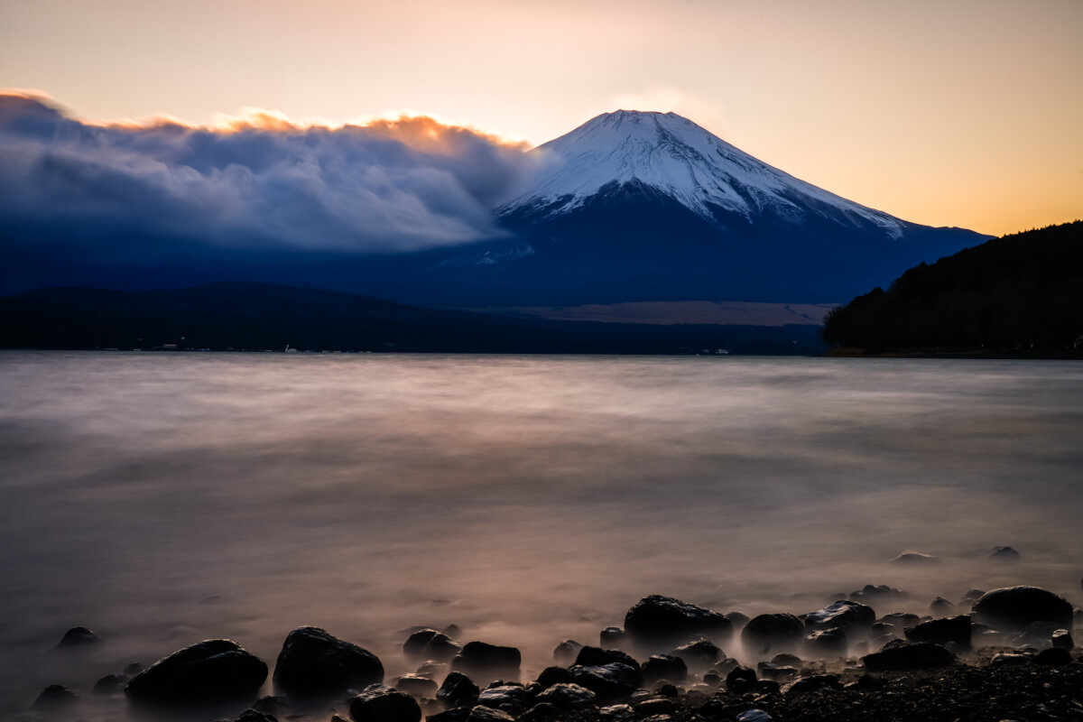 平野の浜山中湖富士山写真