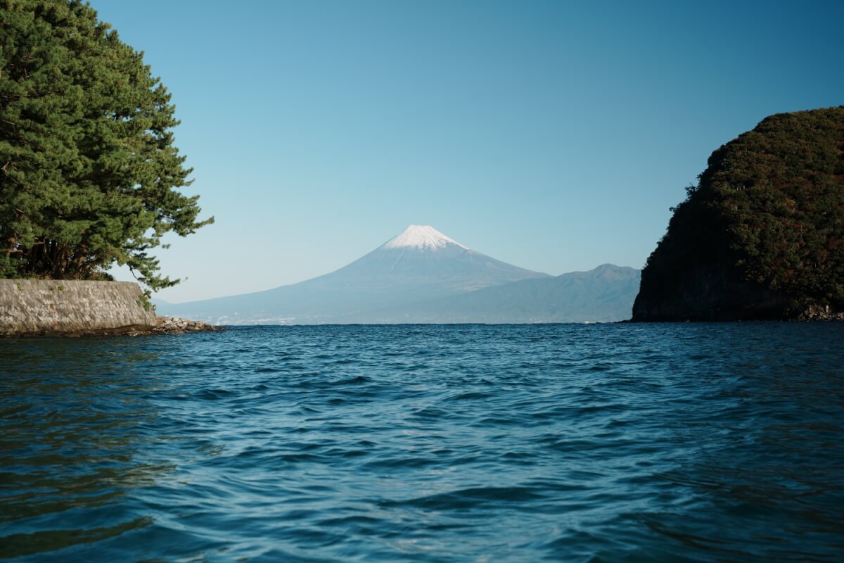 御浜岬〜富士山・朱色鳥居写真