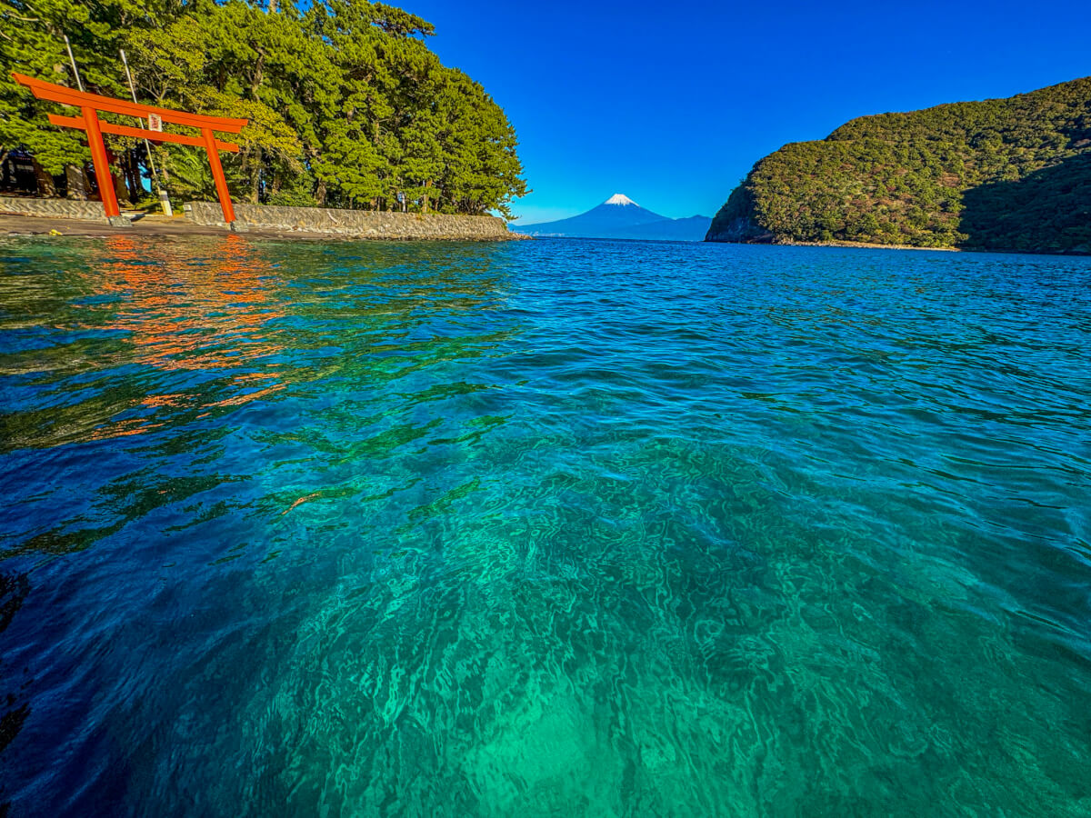 御浜岬〜富士山・朱色鳥居写真