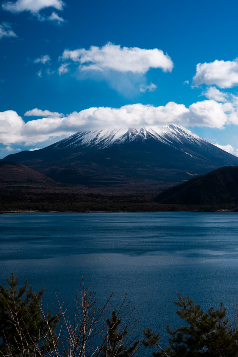 本栖湖展望公園の富士山は雲
