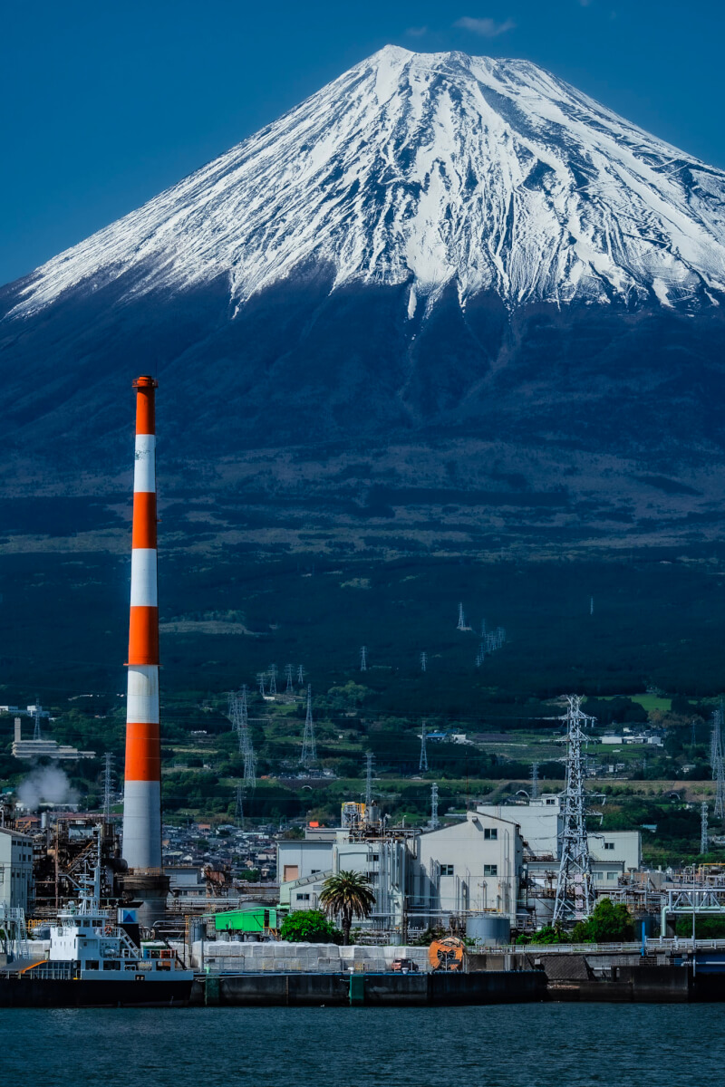 田子の浦港と富士山写真