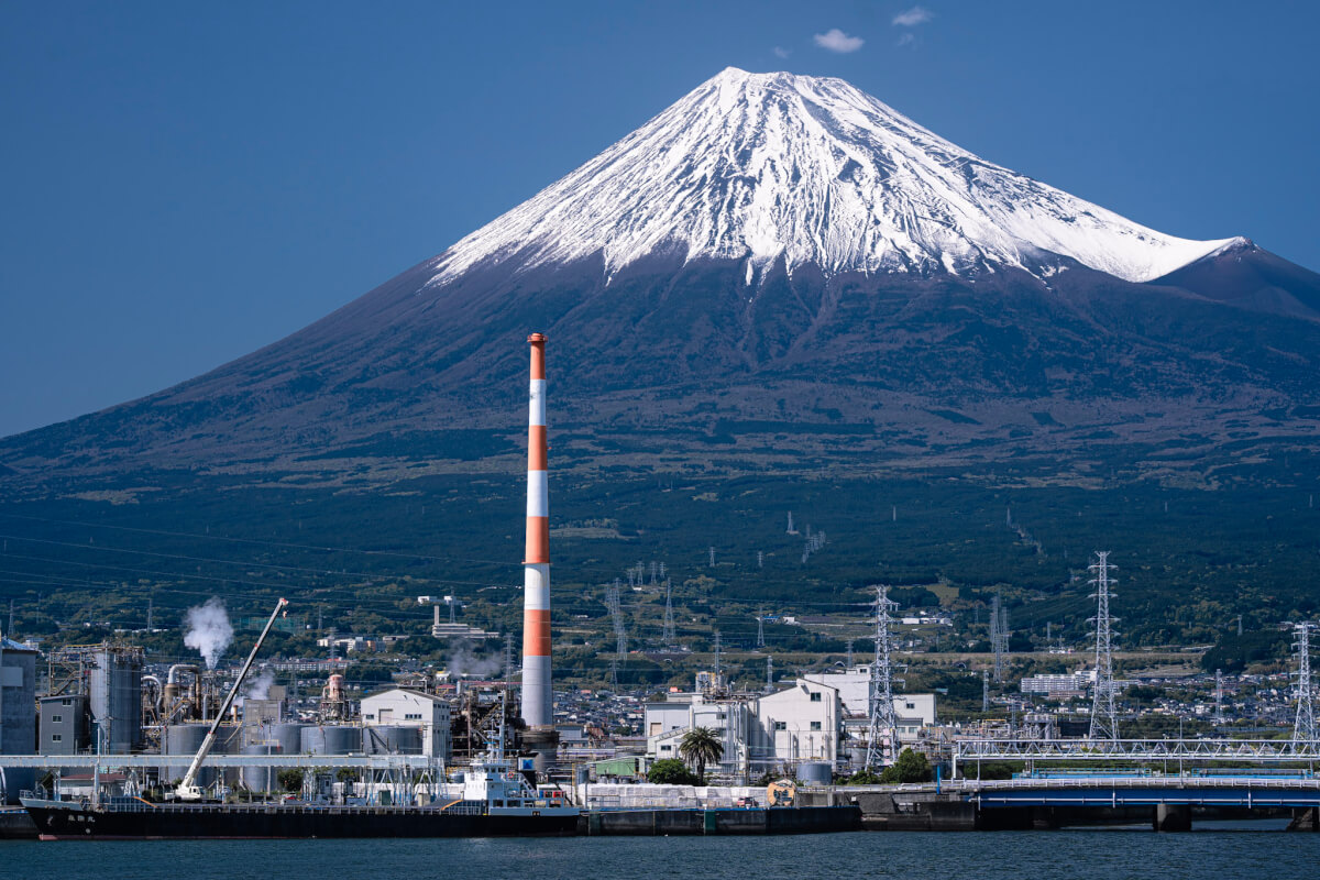 田子の浦港と富士山写真