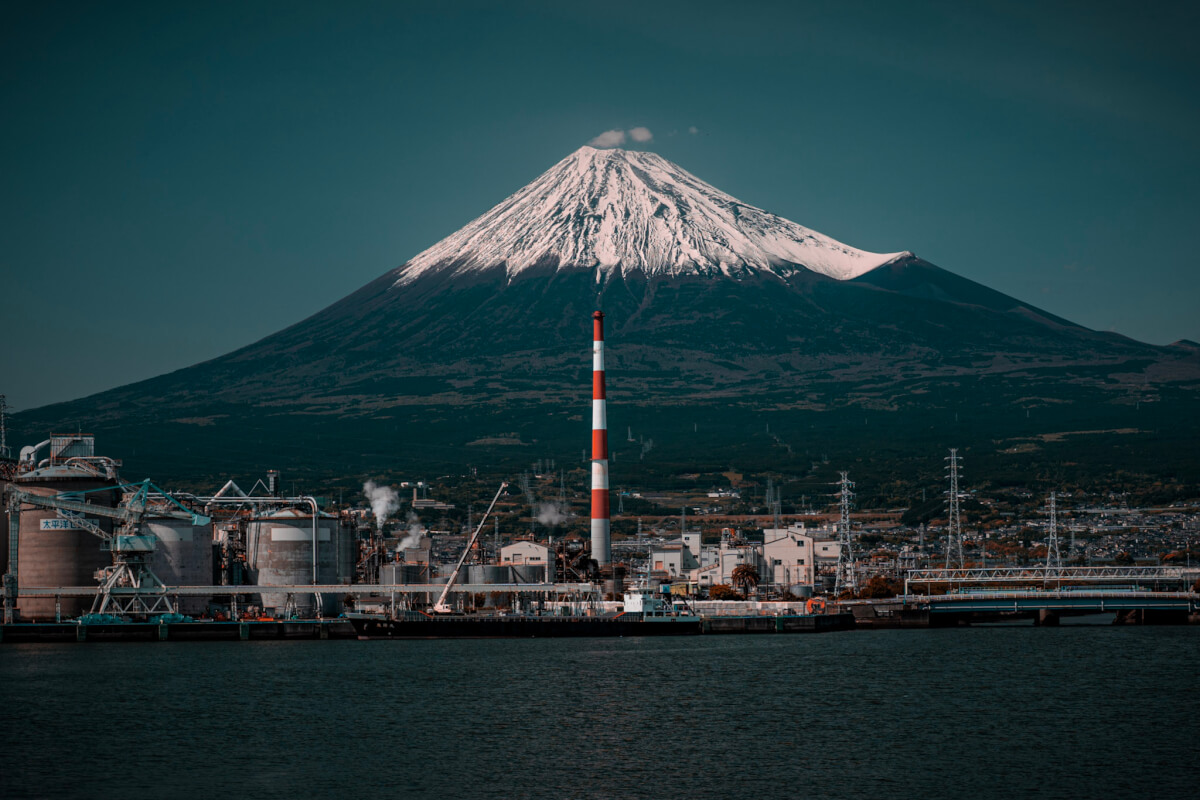 田子の浦港と富士山写真