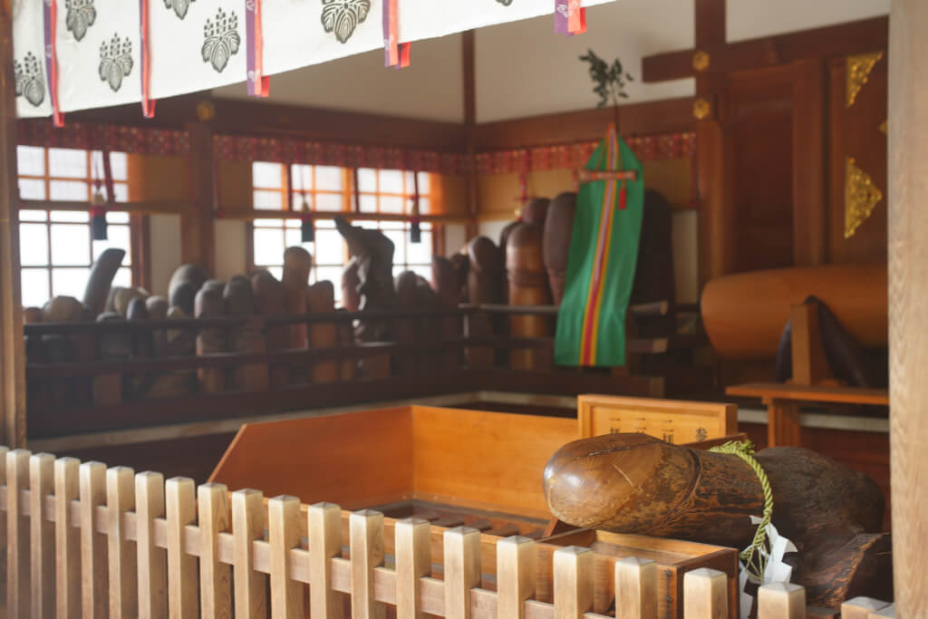 田縣神社豊年祭の女性男性シンボル