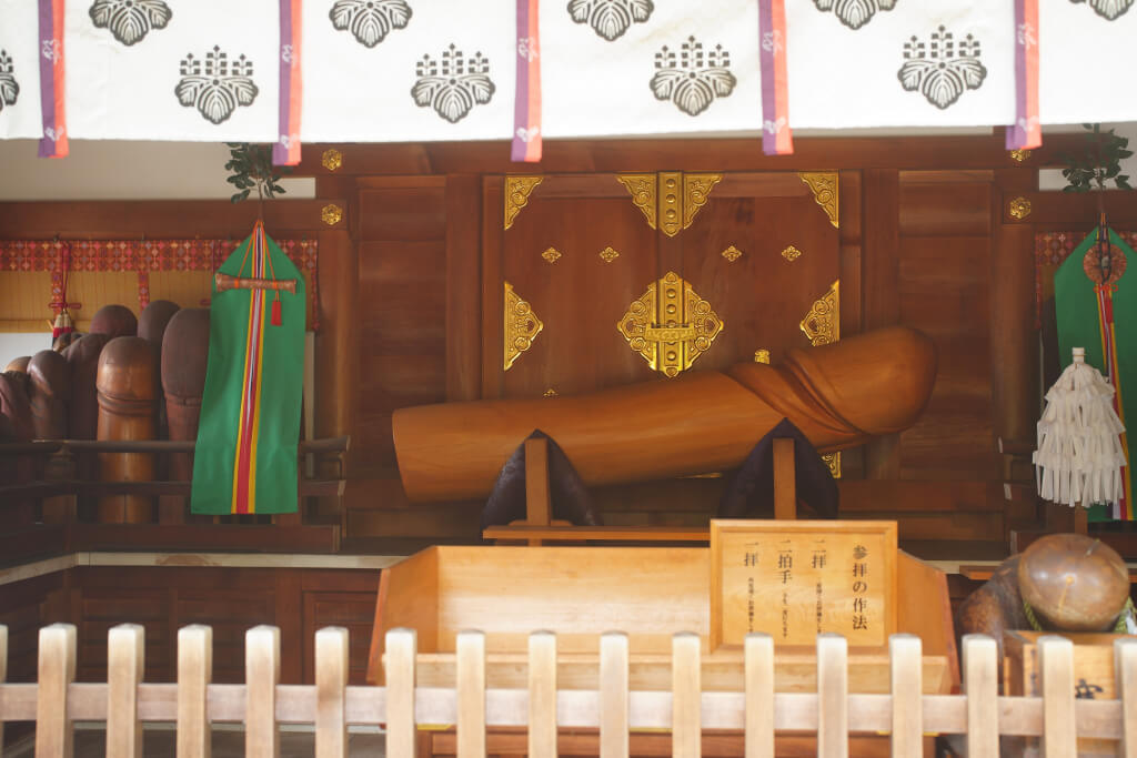 田縣神社豊年祭の女性男性シンボル