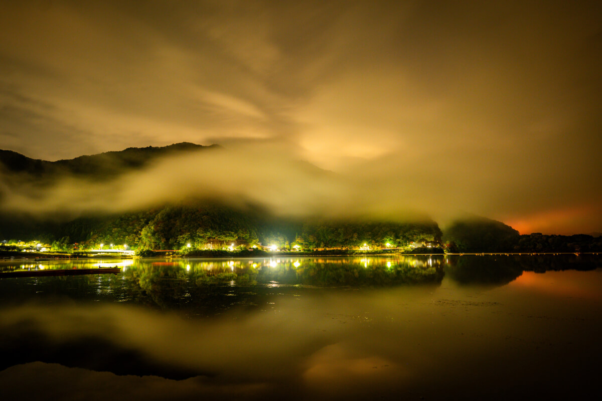 精進湖他手合浜の夜景