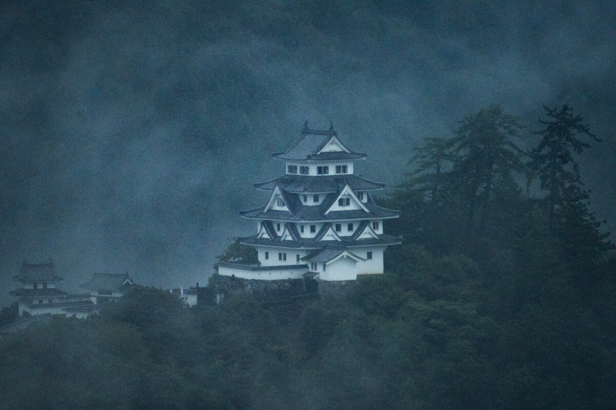 郡上八幡城と雲海写真