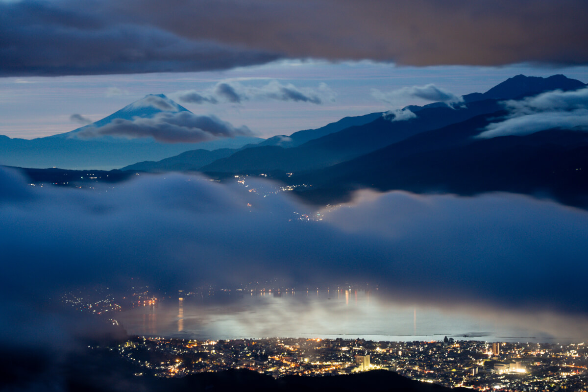 高ボッチ高原と雲海諏訪湖富士山写真