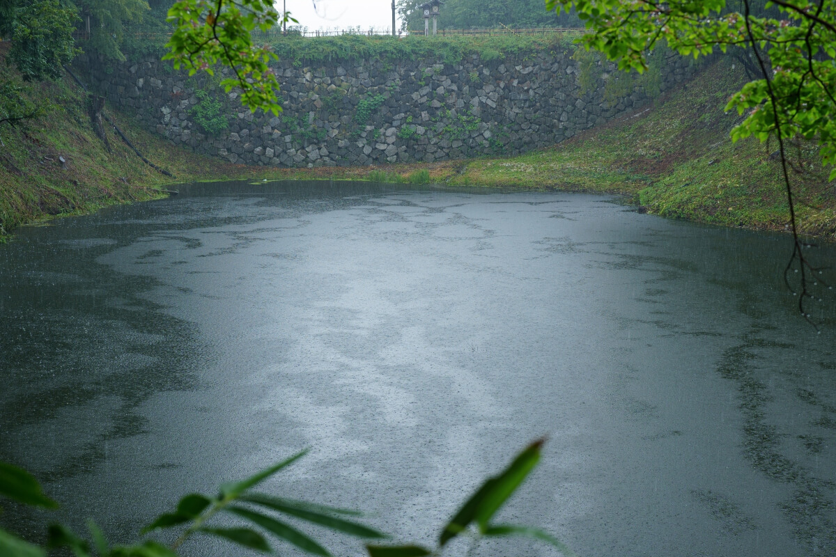 高岡城の水堀写真